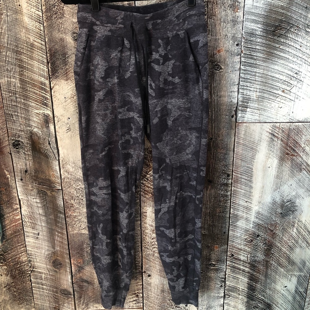 lululemon High Rise Camo Joggers sz4